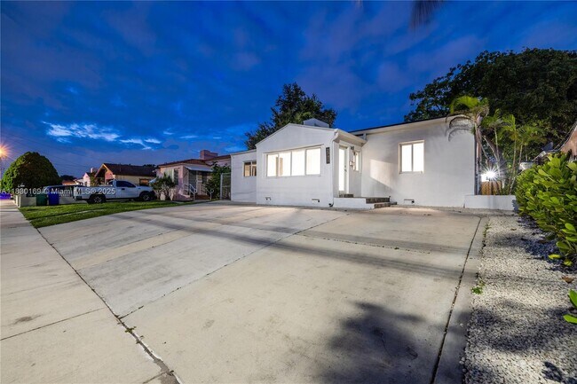 Primary Photo - 2729 SW 18th St