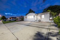 Building Photo - 2729 SW 18th St