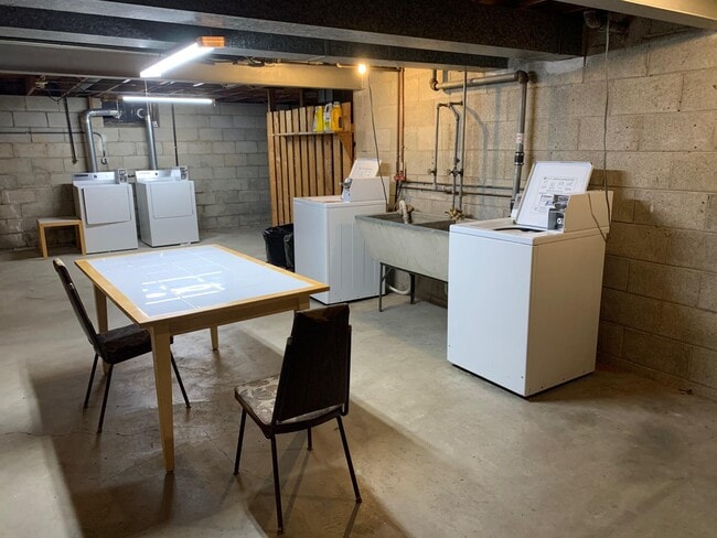 Building Photo - 3536 S 77th St