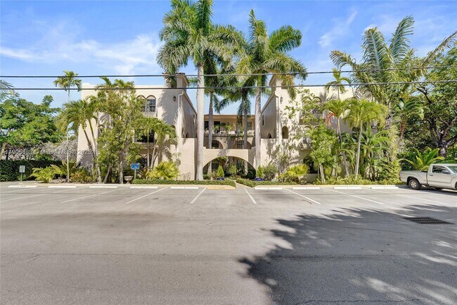 Building Photo - 815 NE 28th St