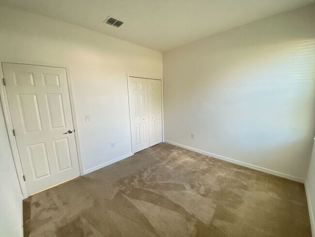 Building Photo - Carlisle Grand-520 Novara Way Davenport, F...