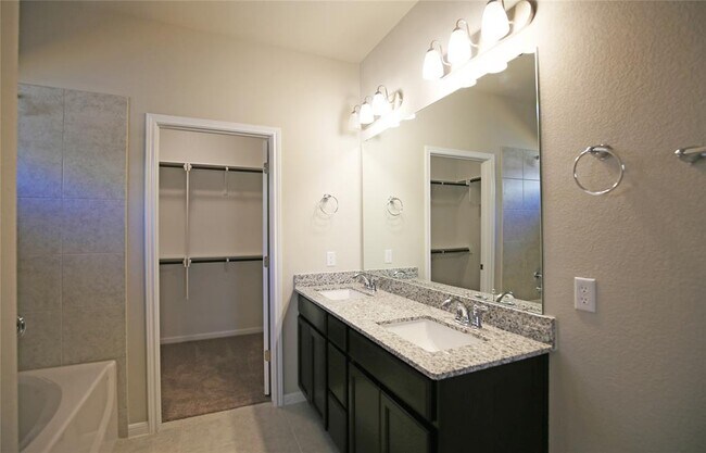 Building Photo - 233 Scenic Hills Cir