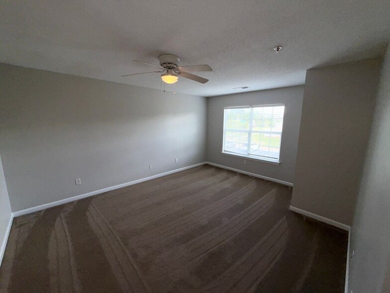 Building Photo - 246 Azalea Cir