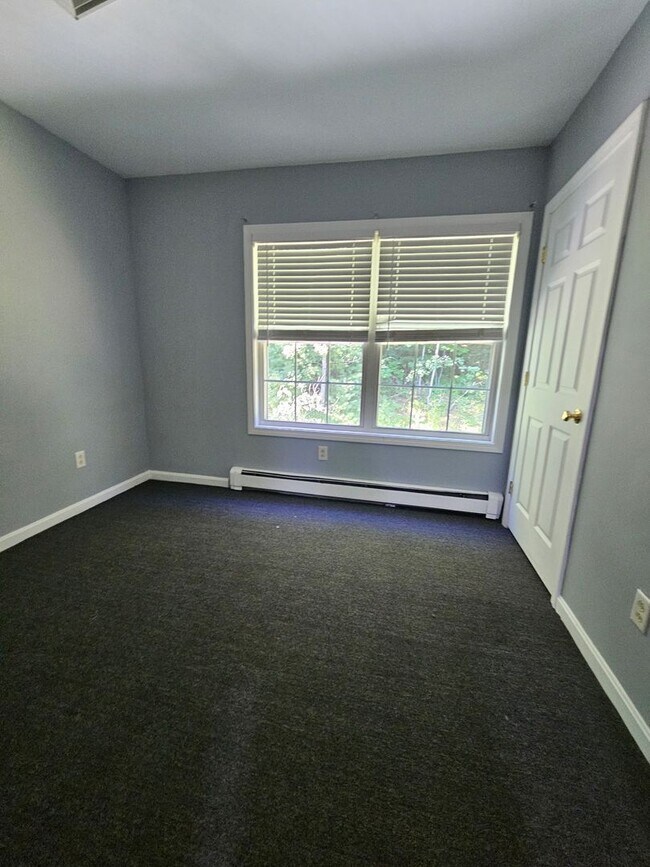 Building Photo - Sun-Filled 3BR/2BA Condo with Two Private Decks