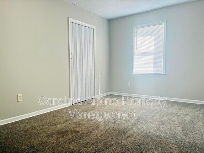 Building Photo - 807 Shaver St