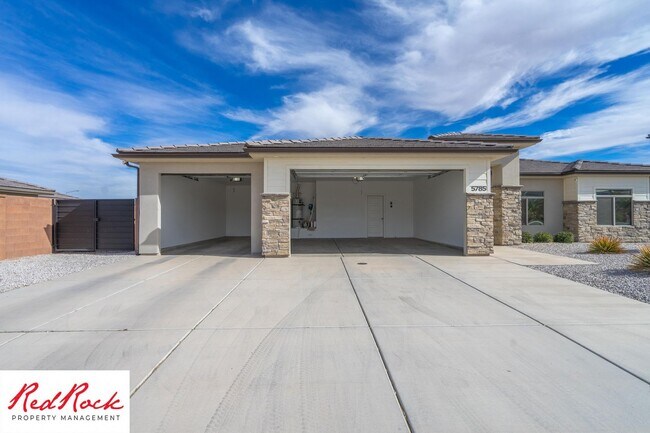 Building Photo - Comfort, Space & Style with a 3-Car Garage Small Dog Friendly!