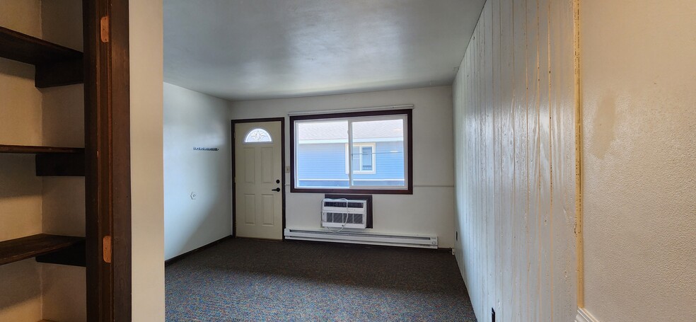 Building Photo - 625 9th St N
