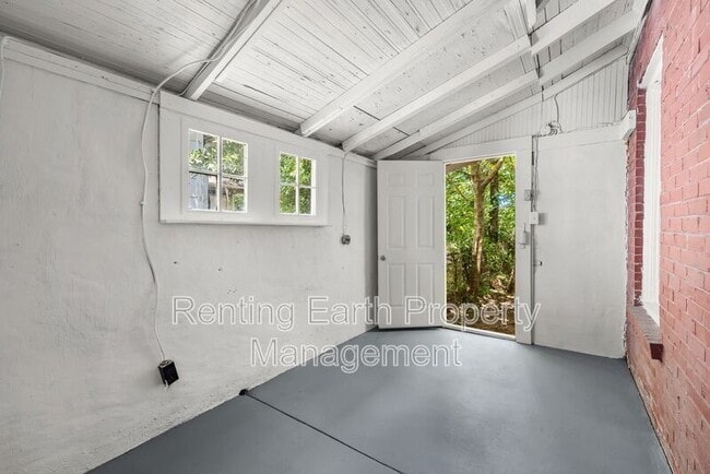Building Photo - 1319 18th Way SW