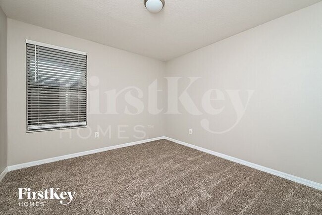 Building Photo - 2704 Garden Falls Dr