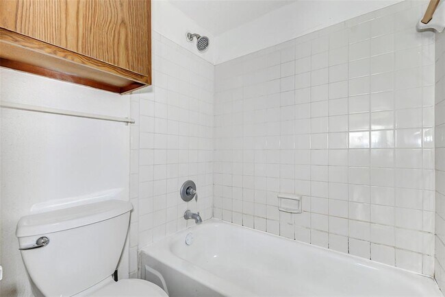 Building Photo - 2750 Holly Hall St