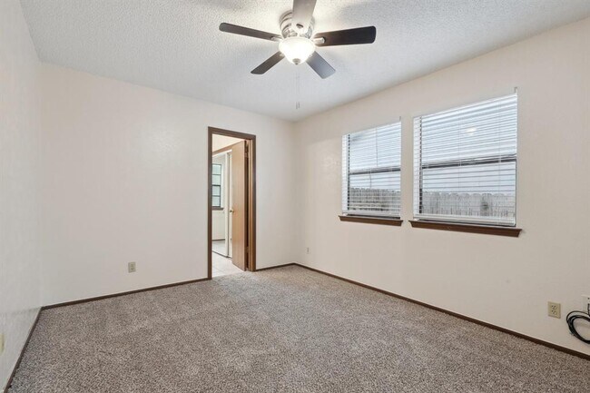 Building Photo - 2621 Garrettson Dr