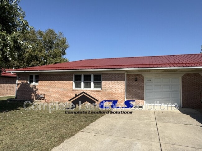 Primary Photo - 1752 E Morgan Dr