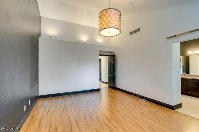 Building Photo - 240 Honeywood St