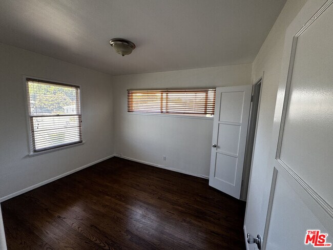 Building Photo - 2115 Ocean Park Blvd