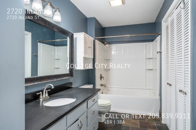 Building Photo - 2720 Inland St