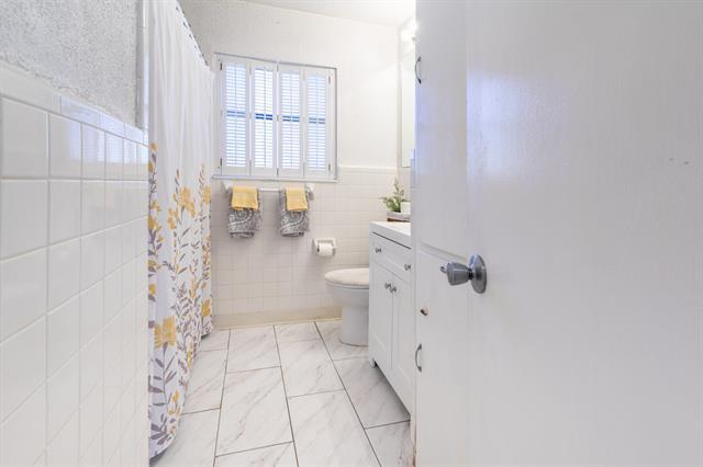 Building Photo - 1803 Oak Tree Ln