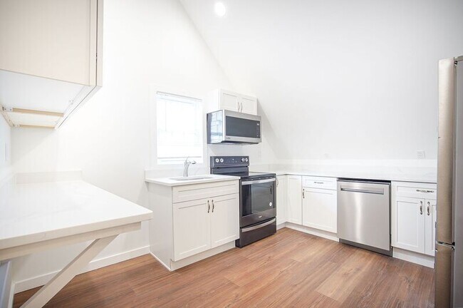 Building Photo - 42 E School St