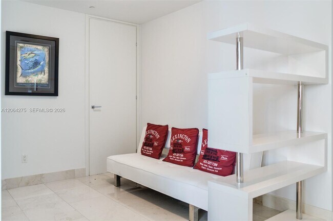 Building Photo - 1300 Brickell Bay Dr