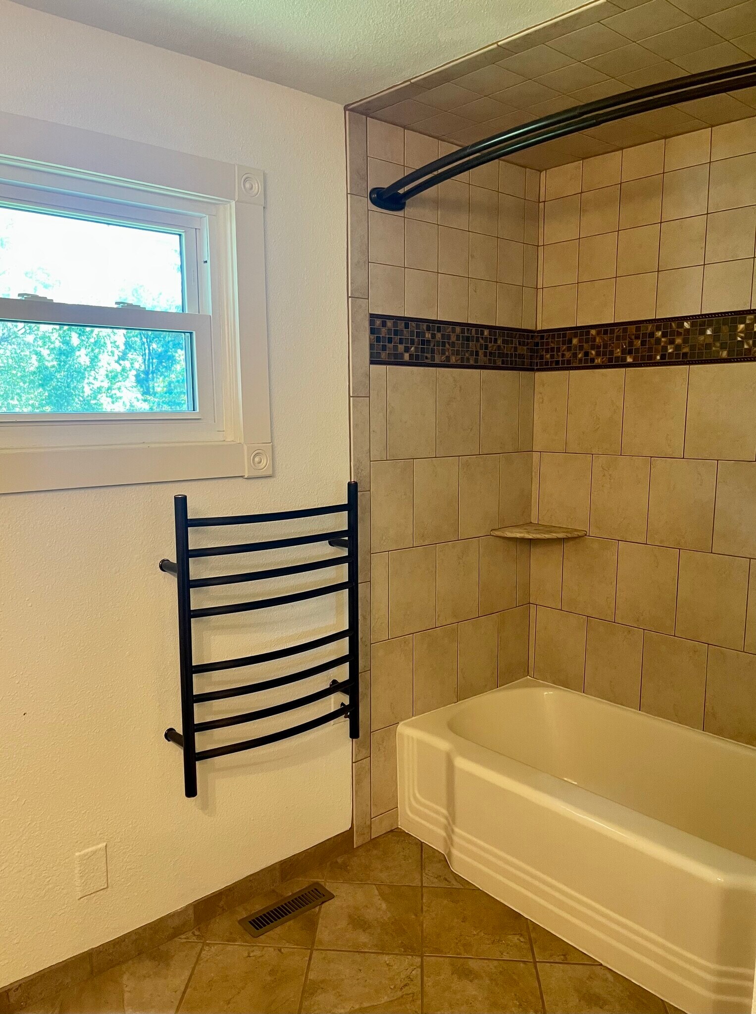 Hall Bathroom - 2108 Valley Ln