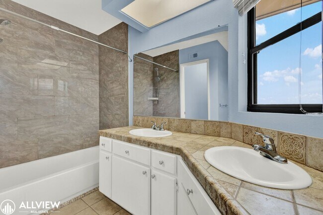 Building Photo - *MOVE IN SPECIAL $750 OFF FIRST MONTH'S RE...
