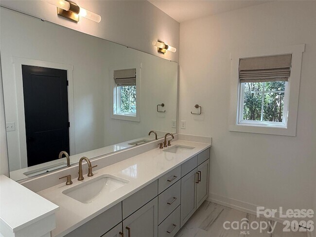 Building Photo - 612 Ambassador St