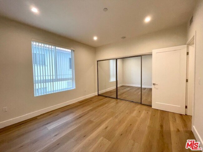 Building Photo - 11042 La Maida St