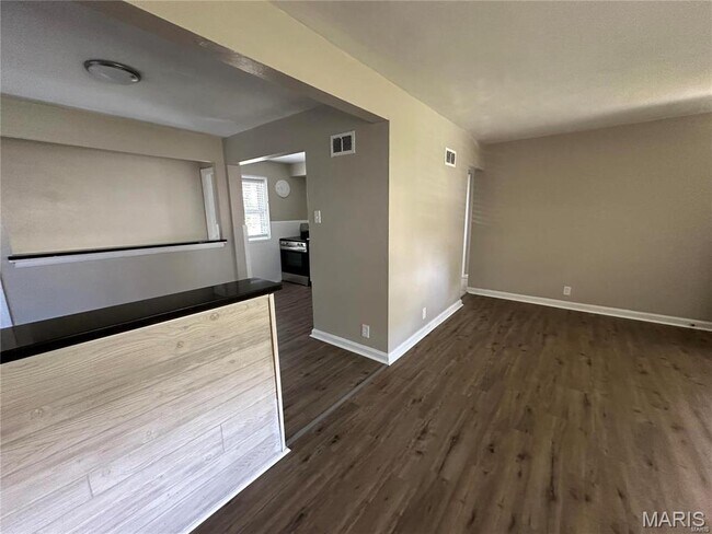 Building Photo - 815 Fontaine Pl