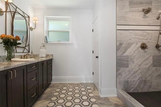 Building Photo - 1755 Oriole St