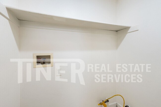 Building Photo - 2424 Julliard Cir