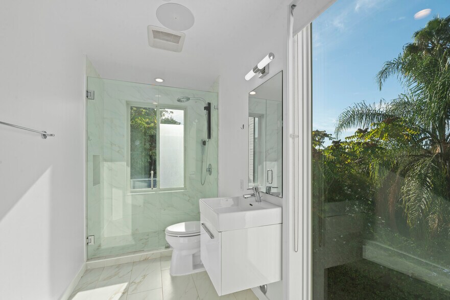 Building Photo - 1662 Lucile Ave