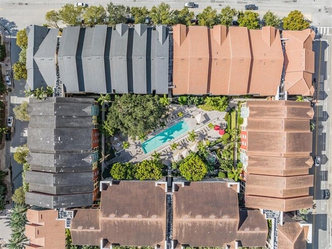 Building Photo - 2410 W Azeele St