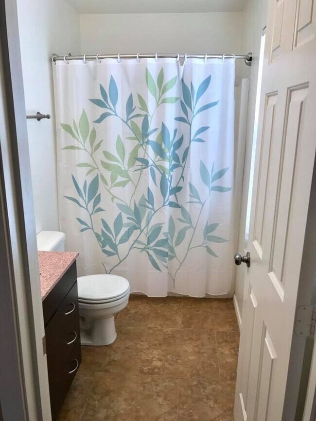 Building Photo - 3-bedroom, 2-bath on oversized lot