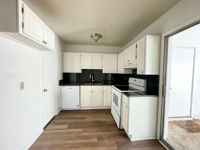 Building Photo - Rosewood