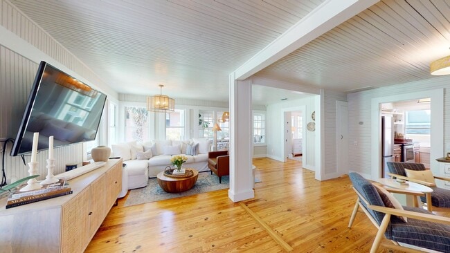 Building Photo - Presenting a meticulously renovated and fu...
