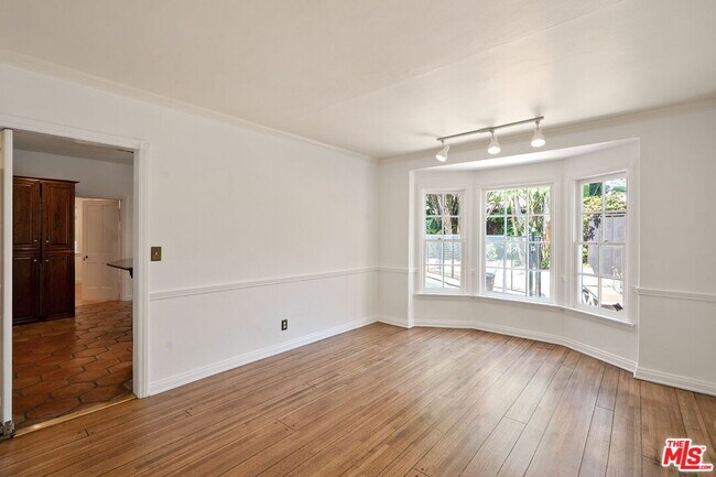 Building Photo - 103 N Anita Ave