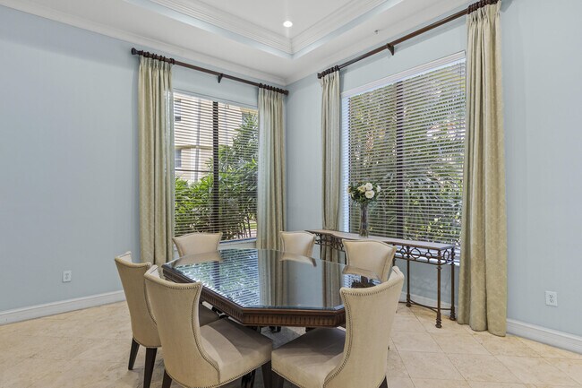 Building Photo - 630 S Sapodilla Ave