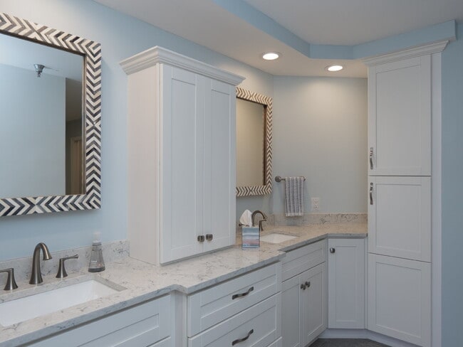 Building Photo - Luxury Furnished Longboat Key Retreat with Private Beach Club Access & Golf Course Views Remodele...