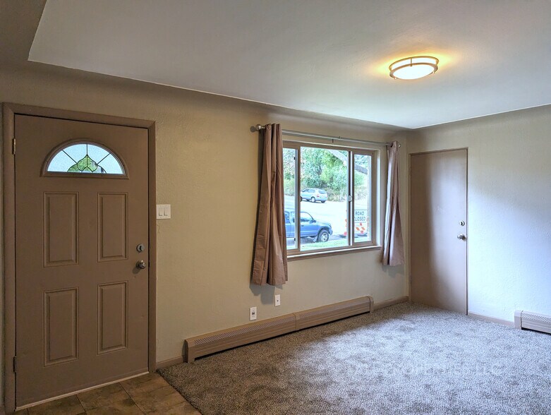 Living Room - 1005 Newton St