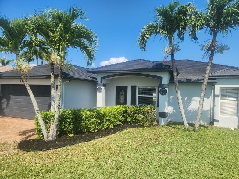 Building Photo - 2536 SW 24th Ct