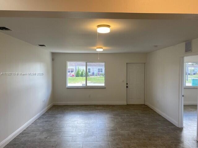 Building Photo - 275 Sabur Ln