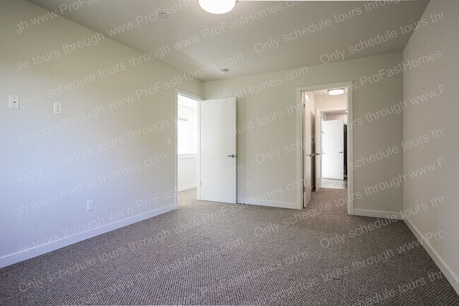 Building Photo - 2968 SE 92nd Ave