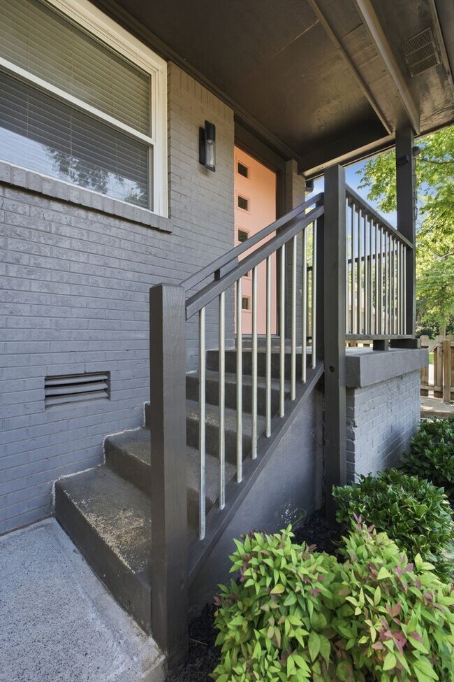 Building Photo - 1147 Cahal Ave