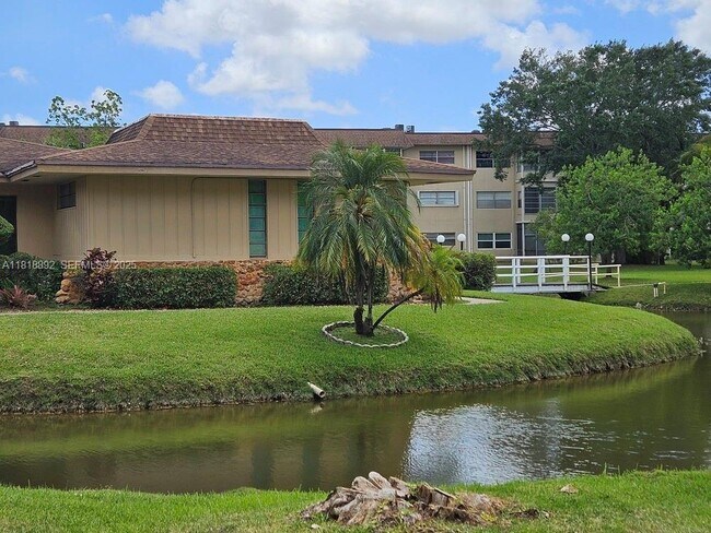 Building Photo - 5031 W Oakland Park Blvd