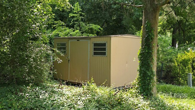 Building Photo - 9124 Sandburg Ave