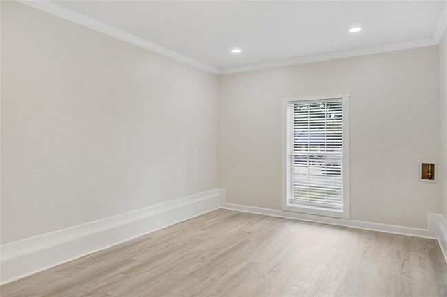 Building Photo - 6073 Fieldcrest Dr