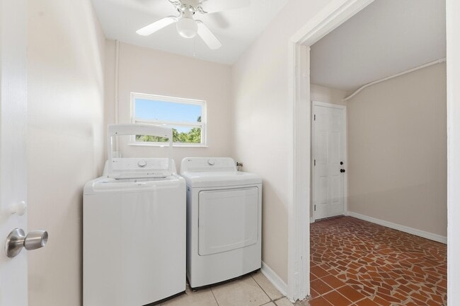 Building Photo - 1400 Binney Dr