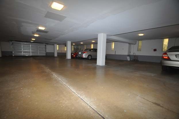 Building Photo - 2400 Archbury Ln