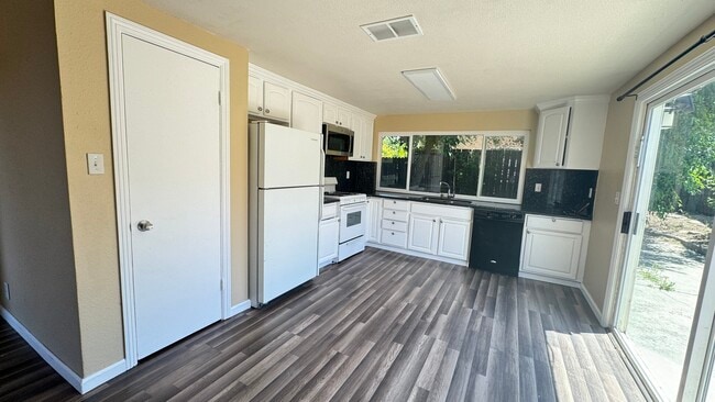 Building Photo - 2725 Del Oro Cir