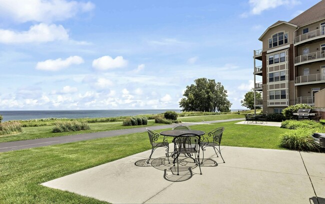 Building Photo - 4120 S Lake Dr