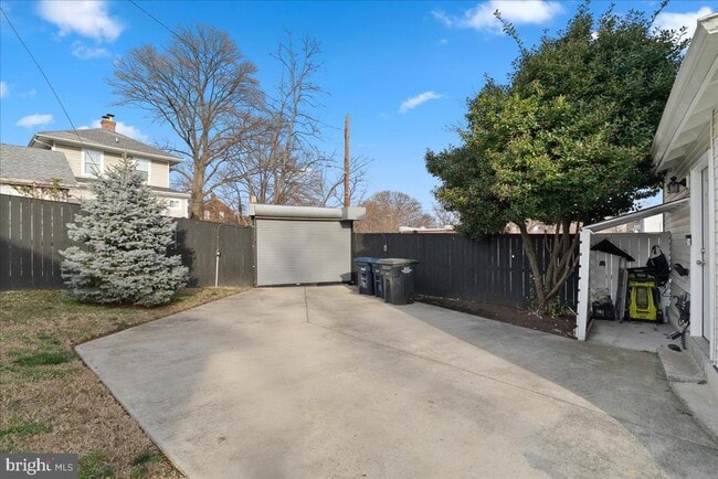 Building Photo - 4252 Clay St NE